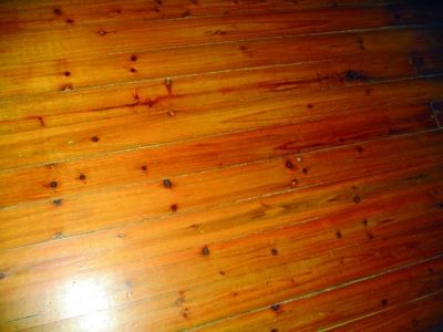 蟲(chóng)眼地板