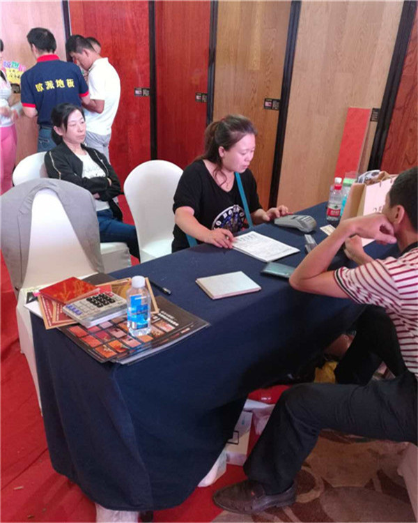 歐派地板加盟店活動(dòng)